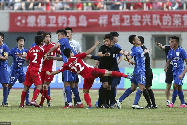 古天乐坦言最想休息 计划未来婚后愿与父母同住 2013-04-28 古天乐、英国创作歌手Emmy The Great、林德信、汪圆圆、车婉婉、张兆辉等，出度芝华士所举办的派对。