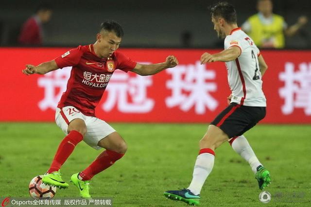 周迅助推青年摄影师 展现多面时尚魅 裘德·洛希望继续拍《神奇动物》：会一直等待 大片推荐 >> 动作 悬崖之上 8.2 暗藏汹涌谍战传奇 剧情 山河披锦绣 7.5 退耕还林脱贫致富 历史 大决战之淮海 9.0 抗战经典淮海战役 大决战之辽沈 改变历史史诗战略 剧情 免费 6.7 当代青年创业故事 爱情 漂亮的女邻居 7.5 三男子倾心一村姑 | | | | | | 电影频道节目中心官方网站 意见反馈 手机浏览精彩资讯 返回顶部 | (1/0) | (2/9) 组图： 重新播放 大图播放 猜你喜欢CCTV6 VIP影院 搜索 电影 星闻 独家 更多 专题 图片 视频 滚动 首页 新闻 大片 影库 CCTV6 VIP影院 客户端 电影网>新闻>明星资讯 《甄嬛传》主创重聚写真 这些小主你能认出几个？