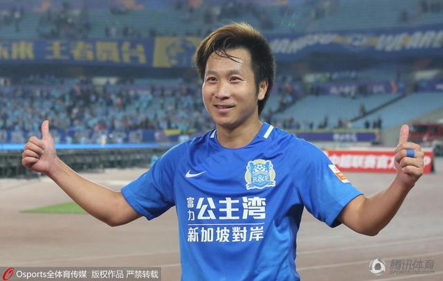 从“一票难求”到“全民催更”，从票房逆跌到全球热议，《哪吒2》的爆火不仅是一场票房奇迹——吒儿“百亿票房”的高光时刻，回看过去16天中因它成就的“旺季更旺”的春节档，近2亿人次热度不减的观影热情，从一线城市到县城影院全线火爆的数据，以及一部好作品给行业和市场提振的坚定信心，这才是这个春节最激动人心的“中国故事”。