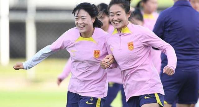 电影记者 秦婉：几乎每个人都被导演设计了比较有表现力的戏份，麦浚龙自己也饰演了一个堕入无间地狱的卧底，他在被罪恶操控之后就成了炸毁一切的弹药。