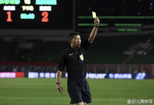李宇春霸气红袍亮相惊艳全场 影帝布洛迪吻女友 2013-05-22 戛纳当地时间5月21日，电影《烛台背后》、《埃及艳后》举办首映礼。