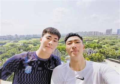 主持团阵容包括电影频道主持人蓝羽、郭玮、映玲、云蔚、李丹、罗曼。
