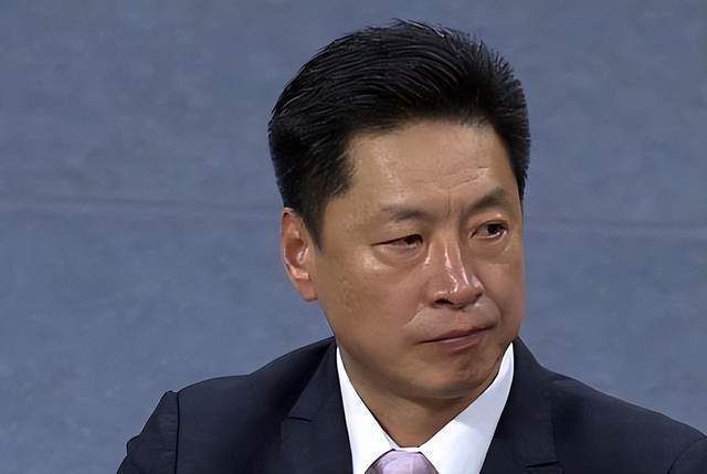 据外媒《AIr Mail》报道，9名女性指控他涉嫌性骚扰、猥亵，包括与未成年人调情、言语骚扰、肢体侵犯等。