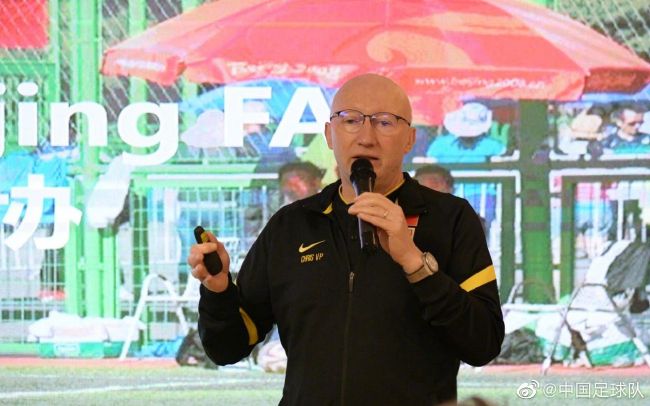 曝光的预告中，刘敏涛和谢娜同台再次演绎《红色高跟鞋》再次引发热议。