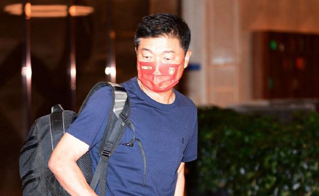 ”被网友笑称是“父子情深”。