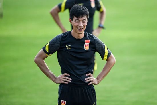 影片发布一组角色剧照，并同步曝光演员阵容，在杭州的湖光山色中，正上演这场关于“爱和美味”的温暖故事。