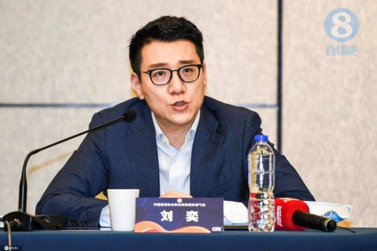 周迅与老公高圣远登台致辞，感谢所有支持onenight 公益事业的朋友，并表示“非常开心能以传递爱的方式来过结婚纪念日”，夫妻热吻 马特·波莫《平常心》热吻同性 敏感题材受关注 2014-03-10 正在热拍中的同性电影《平常心》日前再度曝光了片场照，《妙警贼探》中尼尔的扮演者马特·波莫和“绿巨人”马克·鲁法洛基情相拥并献上同性热吻，暧昧情感令人啧啧称奇。