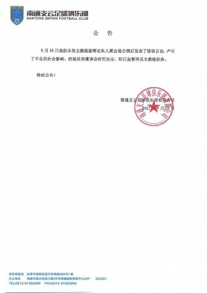 《看不见的客人》剧照《看不见的客人》中的钢笔与打火机，滴答作响的钟表与墙上的戏剧演出照片；《看不见的客人》细节道具《茱莉亚的眼睛》中的钥匙与全家福；《无罪之最》中的近视眼镜和不雅视频；《无罪之最》中的细节《海市蜃楼》中的家庭壁画和纸盒火柴……《海市蜃楼》细节道具“反转王”的成功引来全球效仿，《看不见的客人》已经被多国翻拍：意大利版《死无对证》将事发酒店所在地——白雪皑皑的阿尔卑斯山描绘得更加肃杀，原版中的巴塞罗那被置换为另一座欧洲名城米兰。