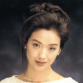 原生家庭空间则展现了代际关系对女主角的影响。