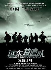 《长津湖》伍万里在火车上看图纸片段中，伍万里（易烊千玺 饰）在归途的火车上，看着哥哥伍千里给爹娘设计的房屋图纸，眼含热泪。